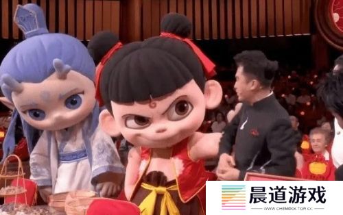 央视元宵晚会现场整活，哪吒打人，敖丙劝架，反差萌让观众乐声一片
