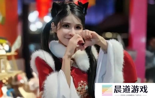 狗头萝莉元宵卖饼太火热，现场围满了人，大量粉丝称排了好久买不到