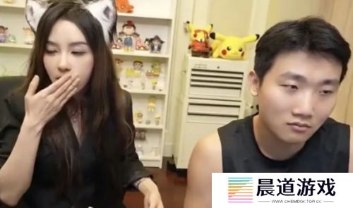 女解说Rita相亲被拒引热议，和伞皇直播全程看肌肉，网友：是真饿了