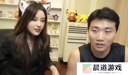 女解说Rita相亲被拒引热议，和伞皇直播全程看肌肉，网友：是真饿了