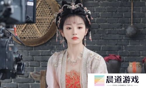 《逐玉》未播先火，张凌赫解锁发冠新造型，和田曦薇同框太般配