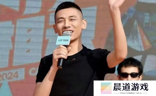 旭旭宝宝房管离职单干创业，时隔多年终于想开，直言：还是在宝哥这好