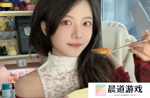 骆歆回应年收入才16万，称开场秀衣服都是自费，网友：LPL这么抠门吗
