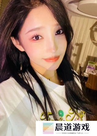 女主播喊话大哥，称给100万就退播，曾说自己不看重钱，态度变化引热议