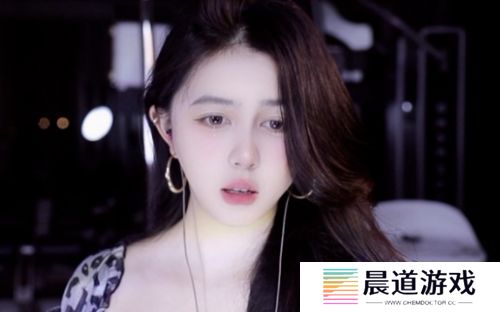 女主播遭榜一大哥提无理要求，当场拒绝后泪崩，称自己是有底线的