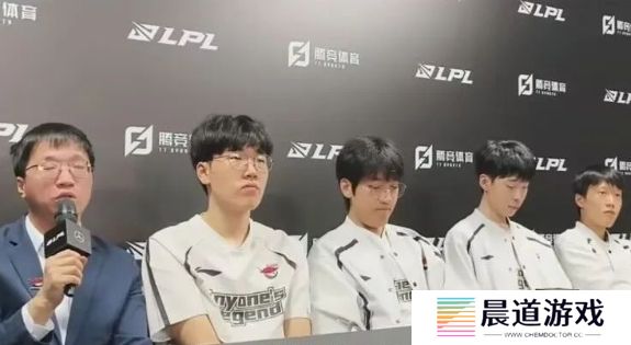 LPL上单选手Bin被前教练公开批评，称带了他一年，连自己名字都记不住