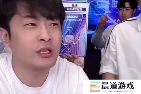 辛巴直播吐槽新能源车，称其就是加个电机，卖30万简直是智商税