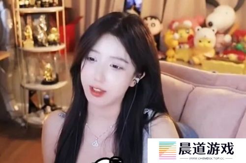 呆妹儿直播称要去其他平台，被超管查房并扣分，立马改口自己爱某鱼