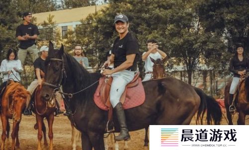 吴京新片《镖人》来袭，大咖云集，老戏骨甘当绿叶，这电影狠狠期待了