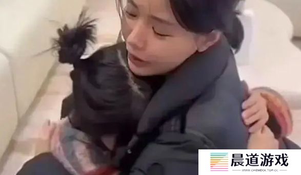 小杨哥徒弟小黄被曝赔不起天价违约金，吃药被抢救，本人回应来了