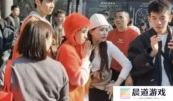 小杨哥徒弟小黄被曝赔不起天价违约金，吃药被抢救，本人回应来了