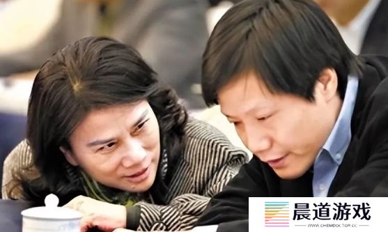 董明珠暗讽雷军，直播间公开痛批，称“有人靠价格低成了领导者”