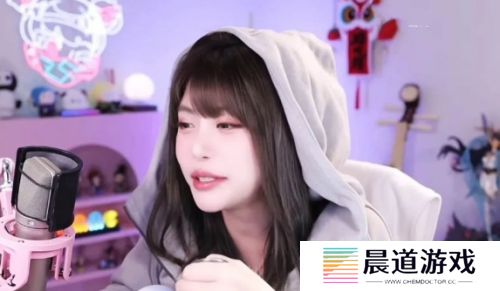 周淑怡直播找人玩游戏，想了半天只有骆歆一个，网友：人际圈这么小吗