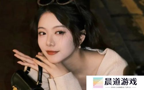 骆歆直播透露自己资产，直言和“Miss姐”差距太大，网友：难怪哭穷